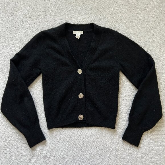✨ Black H&M Cropped Cardigan – Size XS (Runs Big) ✨ - Picture 1 of 3